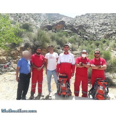 دو کوهنورد گرفتار در ارتفاعات سپیدار خفر نجات یافتند